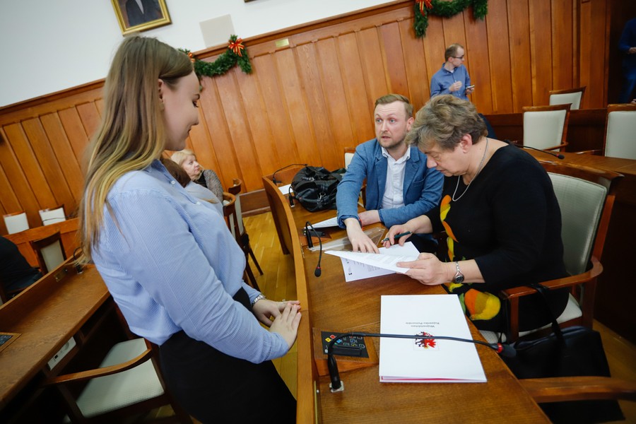 Kluby młodzieżowe i wsparcie dla niepełnosprawnych: przekazaliśmy umowy dla Inowrocławia i Brodnicy