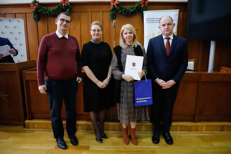 Kluby młodzieżowe i wsparcie dla niepełnosprawnych: przekazaliśmy umowy dla Inowrocławia i Brodnicy
